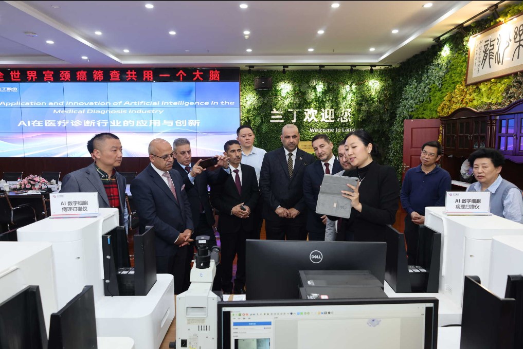 Iraqi delegation observing Landing Med's AI-powered medical technology during their visit